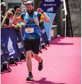 Benjamin beim Zieleinlauf eines Laufevents